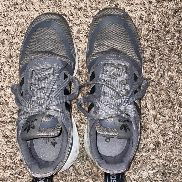 Mens Adidas, size 6, gray - Picture 2 of 3